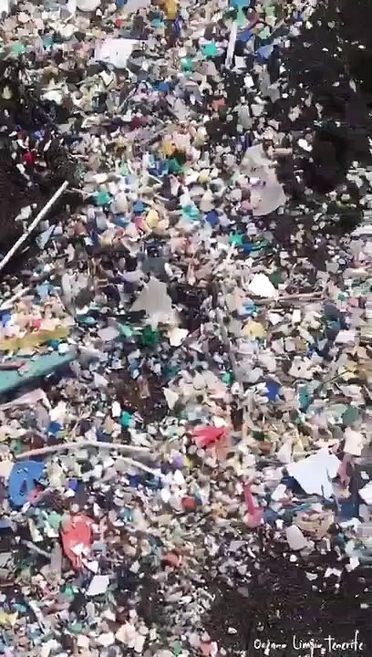 Des déchets de microplastiques se sont accumulés sur une plage de Tenerife, aux Canaries