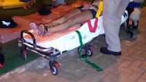 Jovem é socorrida após se ferir jogando futebol