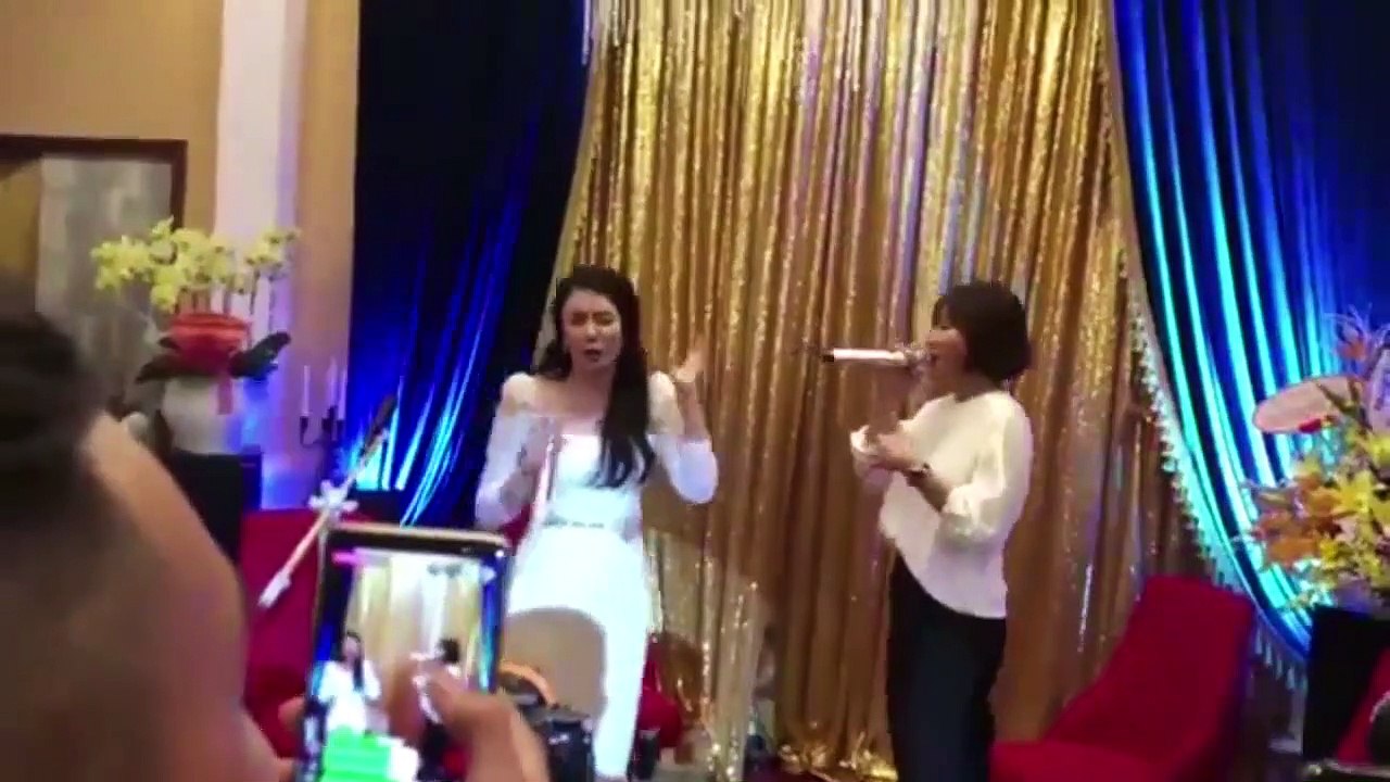 Hồ Quỳnh Hương song ca cùng Văn Mai Hương