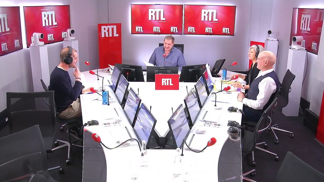 Une souris range son établi toutes les nuits