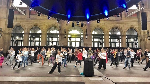 Zurich Main Train Station - Zurich rail station - Zürich HB / Tai Chi and Qigong CrashCourse