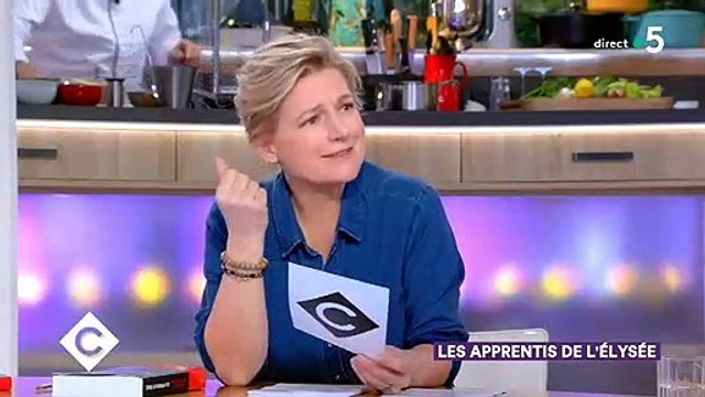 Quel est le SMS qu'Emmanuel Macron envoie le plus à ses proches ? Regardez