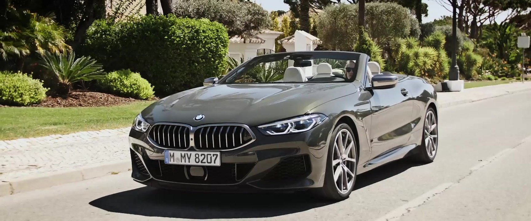 The new BMW M850i xDrive Convertible in Dravit Grey