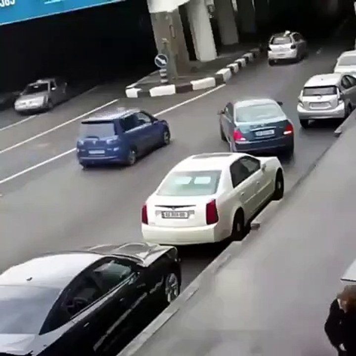 Araba Nasıl Park Edilir İzliyoruz