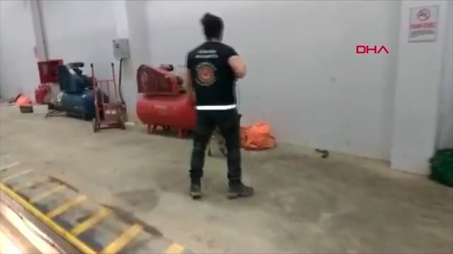 Hakkari'deki Esendere Gümrük Kapısı'nda 221 Kilogram 700 Gram 'Potasyum Klorat' Patlayıcı Madde Ele...