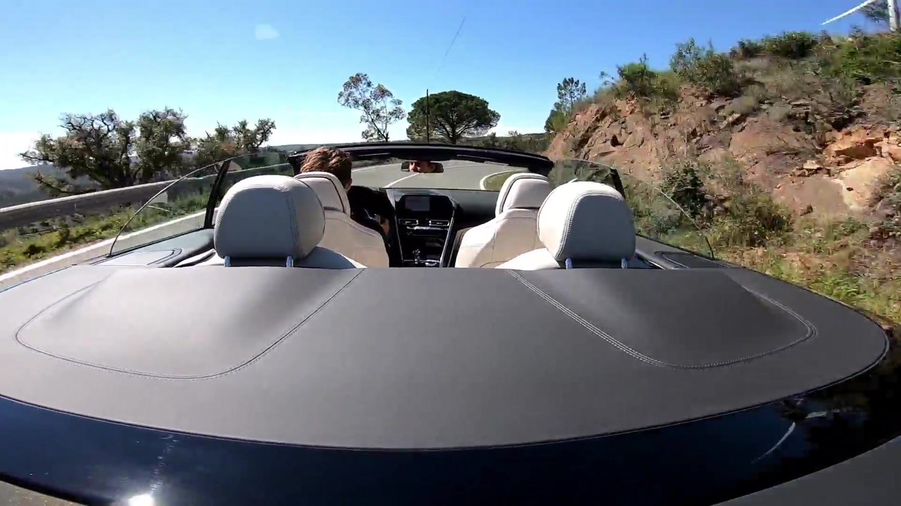 The new BMW M850i xDrive Convertible Car-to-car driving