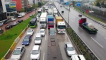 Kocaeli’de kaza yapan tır D-100’de trafiği felç etti