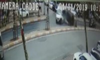 Ataşehir'de minibüs, servis aracına böyle çarptı