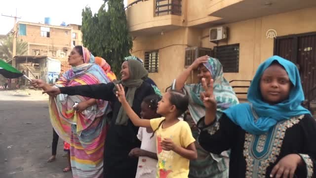 Sudan'da Askeri Hareketlilik - Halk Sokaklarda (2)