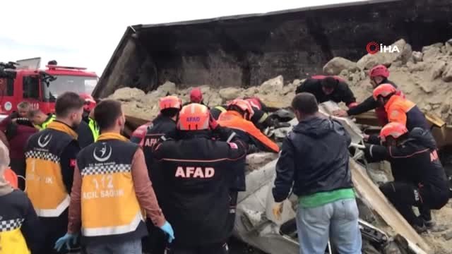 Tem'de 3'ü Tır 5 Araç Birbirine Girdi, Kilometrelerce Kuyruk Oluştu