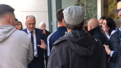 Escrache 'indepe' a Cayetana Álvarez de Toledo en Barcelona.