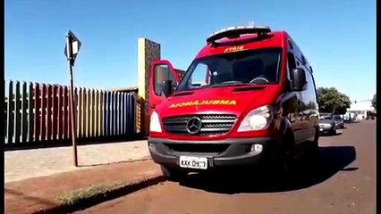 Criança sofre queda enquanto brincava em parque de escola