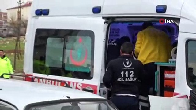 Zırhlı polis aracı ile otomobilin karıştığı kaza güvenlik kamerasında