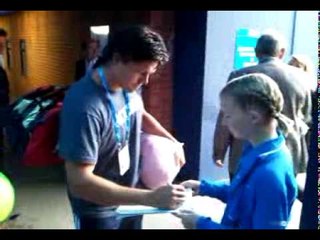 Dent (e non Fish) firma autografi