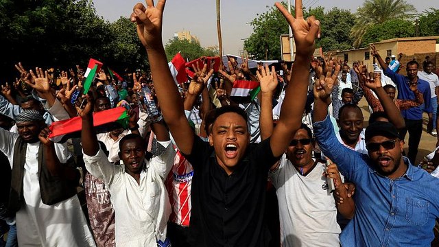 Sudan, colpo di Stato: due anni di transizione militare