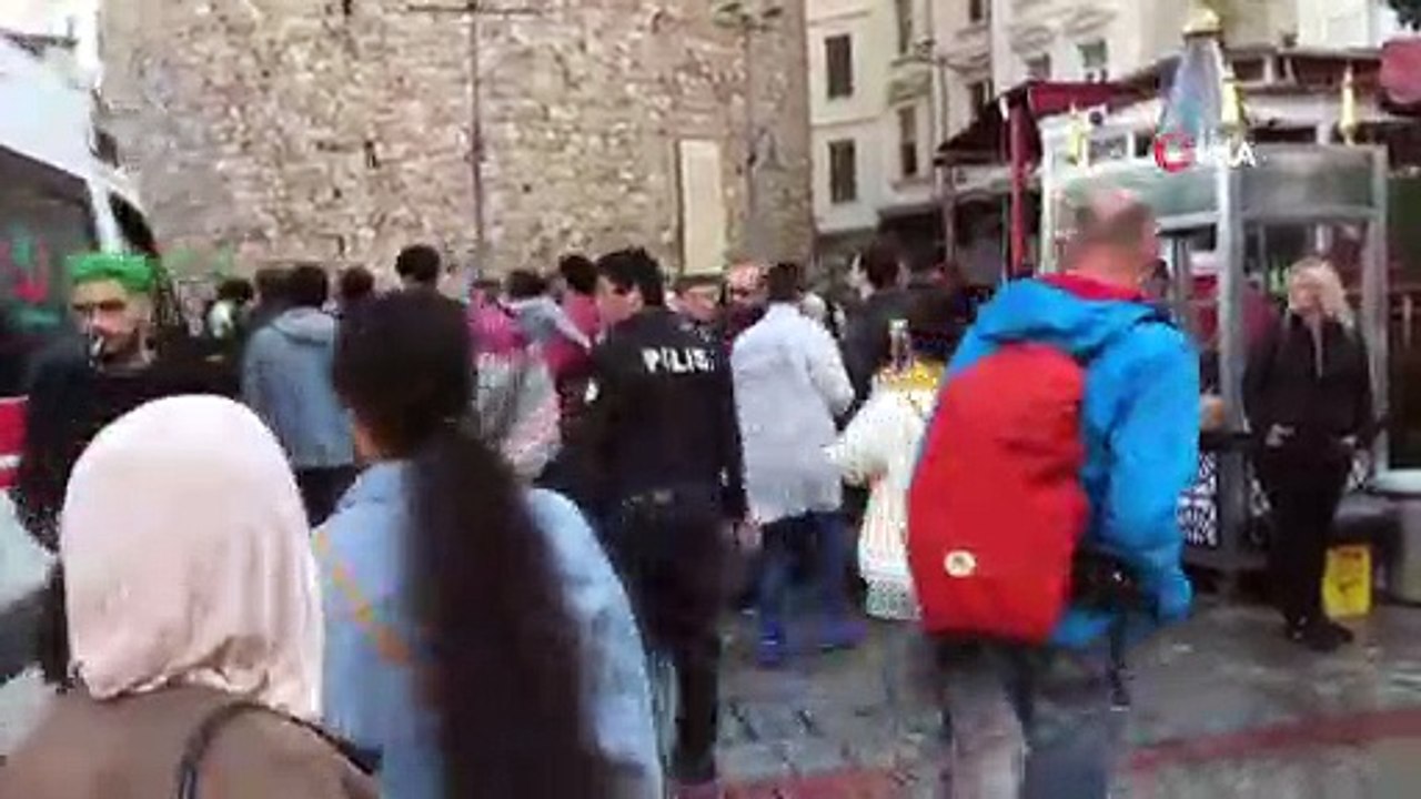 Beyoğlu Galata Kulesi'nden bir kadın aşağıya düştü