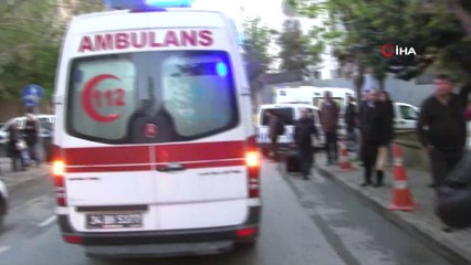 Kadıköy'de 9 katlı binada duman paniği