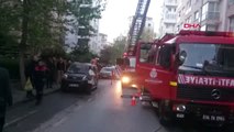 İstanbul- Kadıköy'de Yangın, Mahsur Kalanlar İtfaiye Merdiveniyle Kurtarılıyor