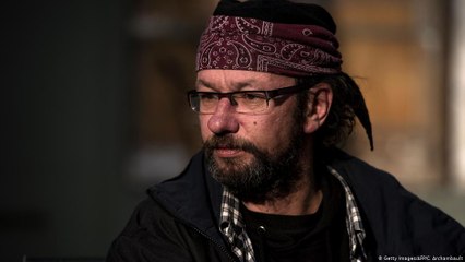 متشرد فرنسي يصبح نجما نظرا لنشاطه الانتقادي على تويتر