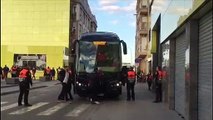 Villarreal-Valencia: Llegada del autobús del Valencia a El estadio de la Cerámica