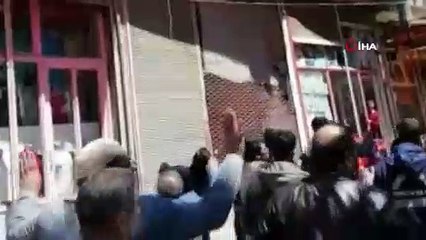 Balkondan düşen çocuğu vatandaşlar havada böyle yakaladı