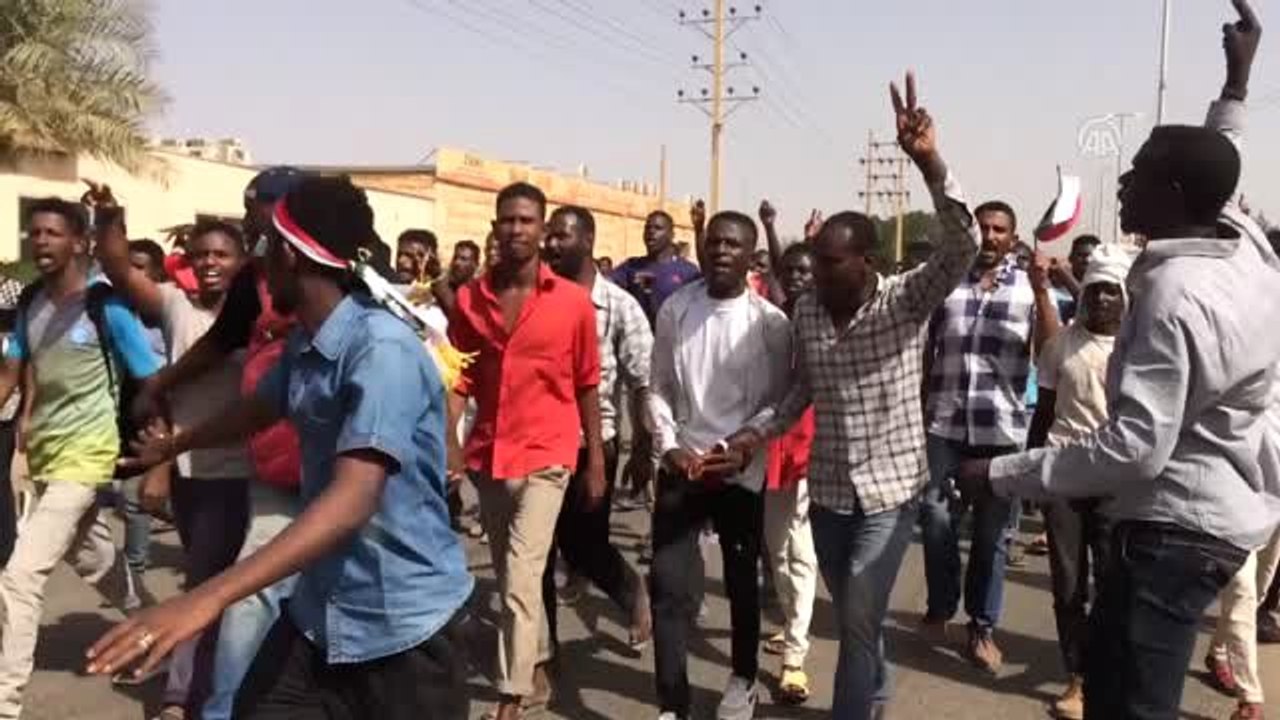 Sudanlı Aktivistler Gösterilerin Devam Etmesi Çağrısında Bulundu