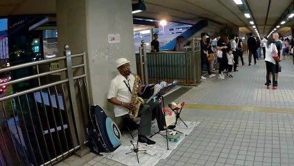 Griff Busking Hung Hom MTR Hong Kong - Misty