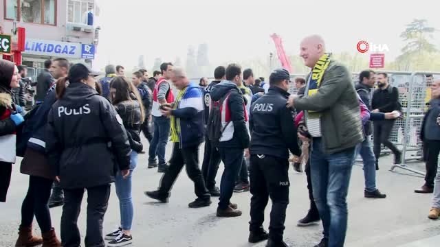 Ülker Stadyumu'nun Kapıları Açıldı