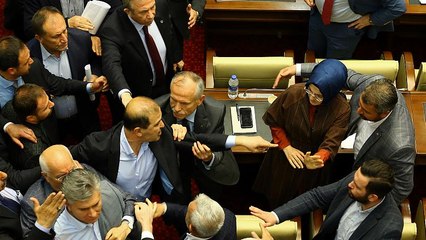 Video: Ankara Büyükşehir Belediye Meclisi'nde arbede