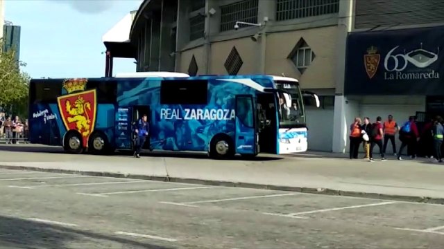 Real Zaragoza - Alcorcón: Llegada del Zaragoza a La Romareda