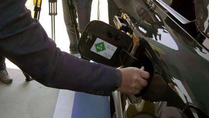 안성·여주휴게소에 국내 첫 고속도로 수소충전소 / YTN