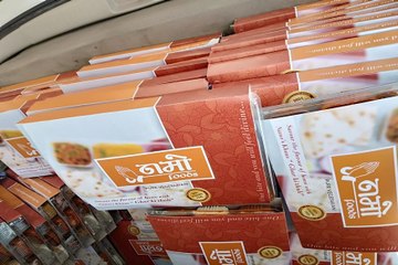 പോളിങ് ബൂത്തില്‍ നമോ ഫുഡ് പാക്കറ്റുകള്‍ | Oneindia Malayalam