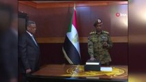 Sudan'da Askeri Geçiş Konseyi Başkanı Göreve Başladı