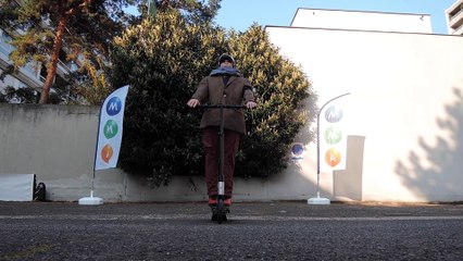 Trottinette contre voiture : le crash test