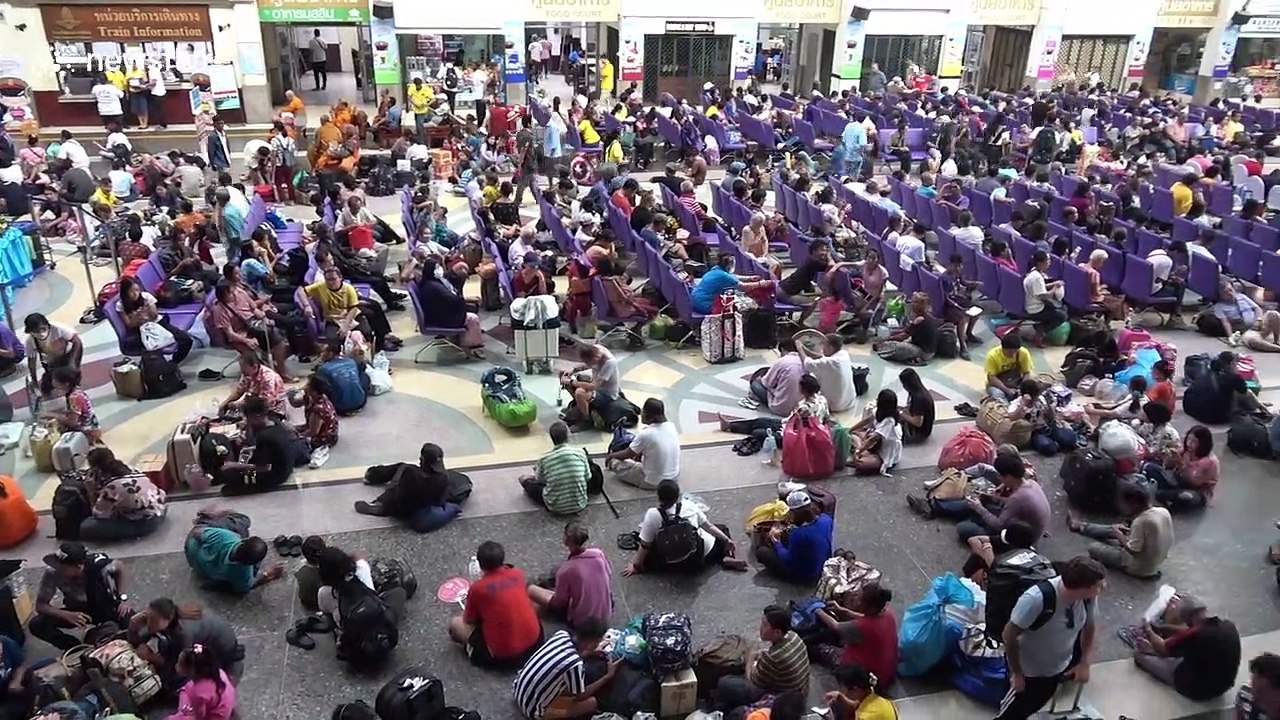 Thais cram onto buses and trains as they begin annual Songkran new year getaway