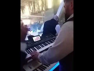 الفنان دوري كسار مع سيمو الكفري حفلة رأس السنه 2017 مطعم اليوان
