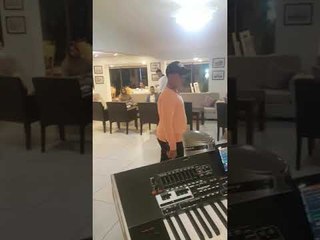 سيمو الكفري مع الفنان رامي عبدو الطفل المتألق دوما صوت بمعني الكلمه اسمع واحكم