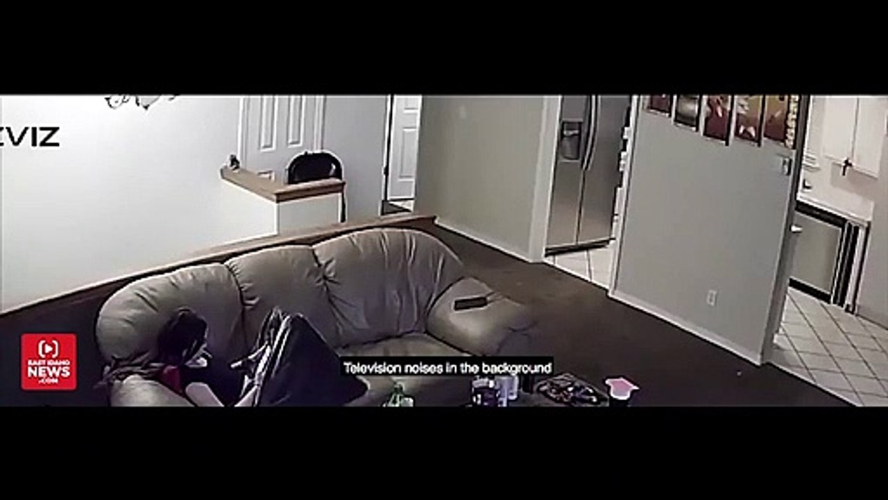 Un cambrioleur armé tombe nez à nez avec le propriétaire