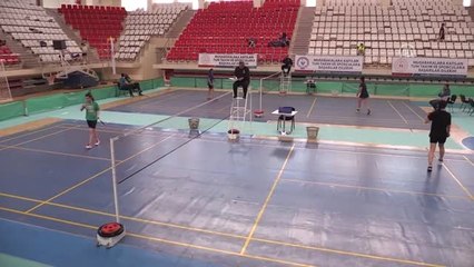 Tải video: Türkiye Okul Sporları Gençler Badminton Şampiyonası Sürüyor - Erzincan