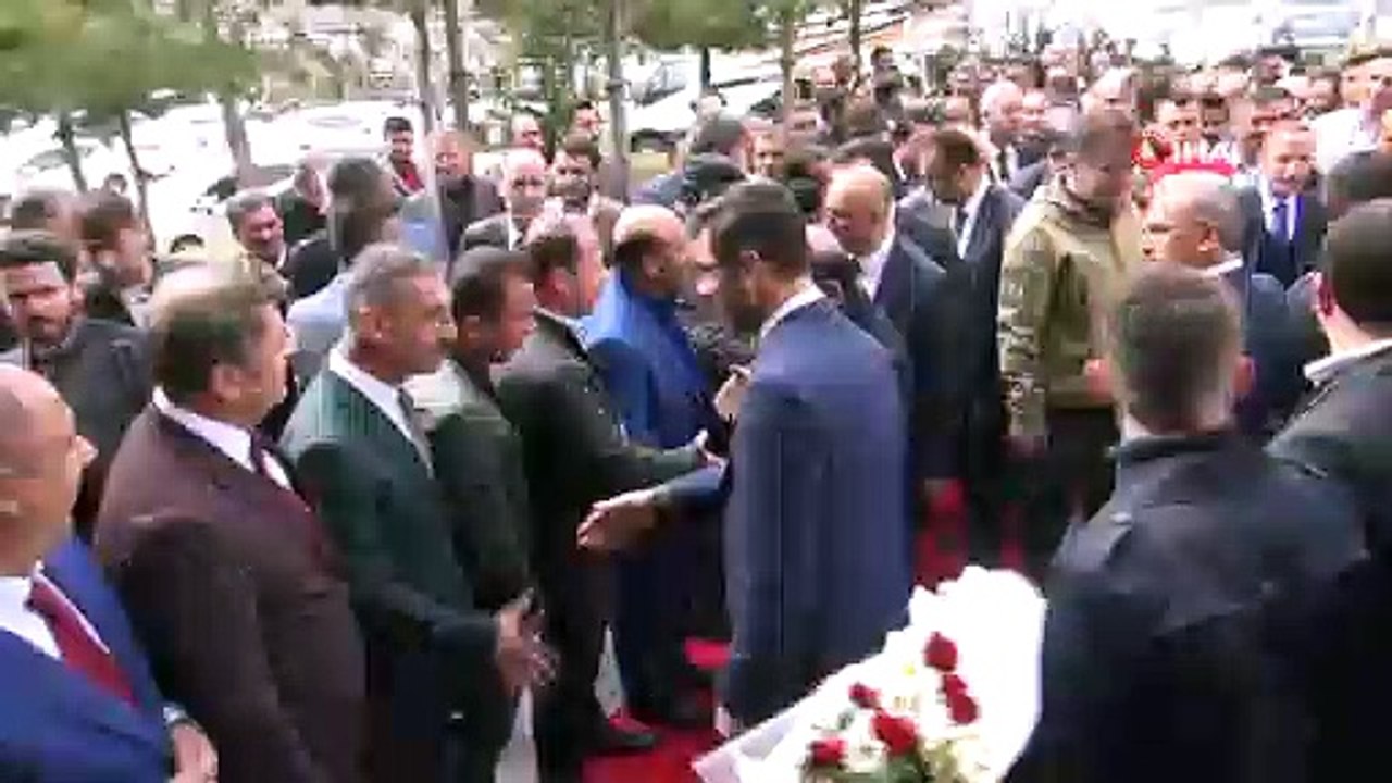 Bitlis Belediye Başkanı Tanğlay mazbatasını aldı