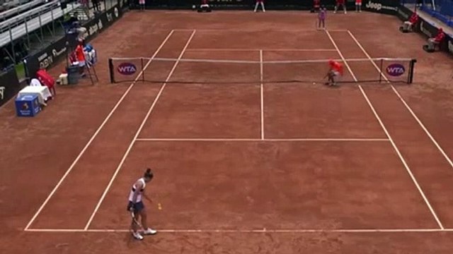 Tennis - Sara Errani sacó en varias ocasiones por debajo en su encuentro de la fase previa del WTA de Bogotá