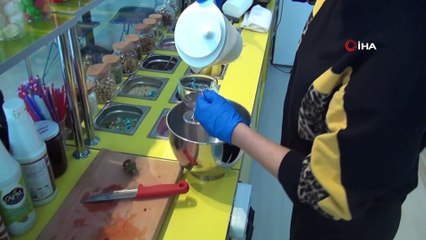 Bu dondurmayı yiyenin ağzından duman çıkıyor