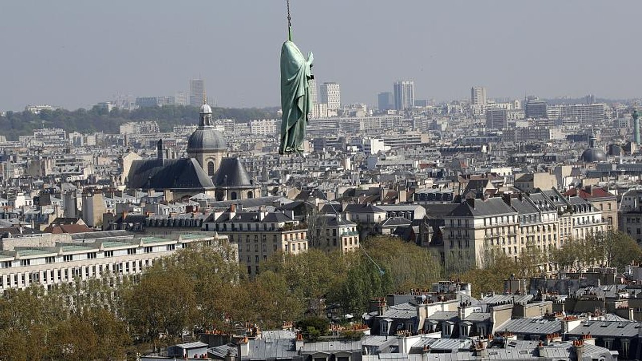 Paris: Zum Himmel schwebende Heilige - Restaurierung der Kathedrale Notre Dame