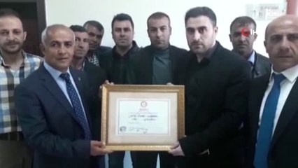 Khk'lı Adayın Yerine Mazbata Alan AK Parti'li Şefik Ensari Göreve Başladı