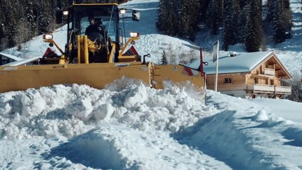 Présentation lame à neige Metal Pless avec chargeur à pneus WA 320 Komatsu de CFE Location