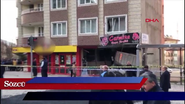 Freni boşalan kamyon kuaföre daldı