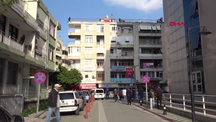 Adana O İntihara Kalkıştı, Düşebileceği Yerde Otomobil Telaşı Yaşandı