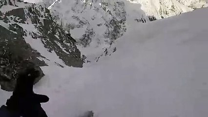 Download Video: Elle se rate et dévale la montagne en glissant !