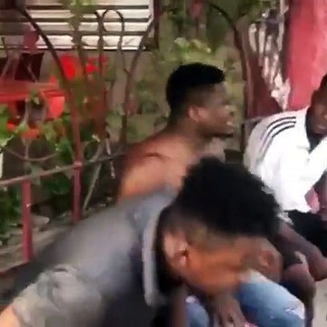 Quand on retrouve nos vieux pères du quartier, voici ce que ça donne. Trop drôle !