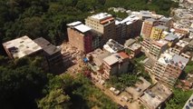 브라질 리우 주택 2채 붕괴...2명 사망·20명 매몰 추정 / YTN